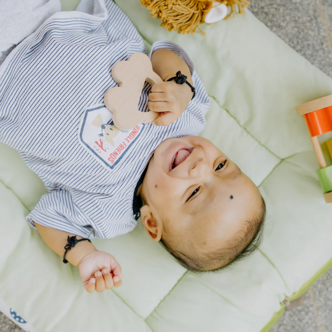 Newborn Gift Set – Swaddle, Penguin Plush Toy & Wooden Teethers - Image 6