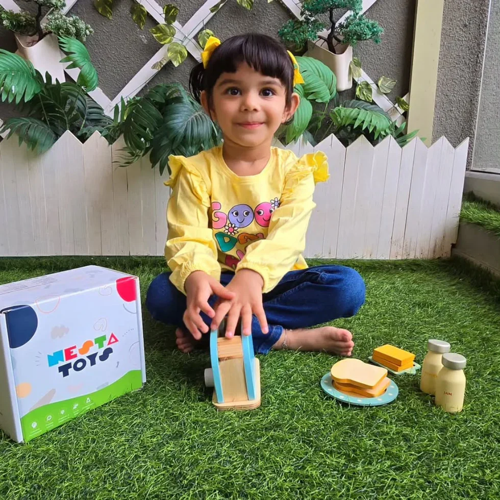 Wooden Bread Pop-up Toaster Toy - Image 6